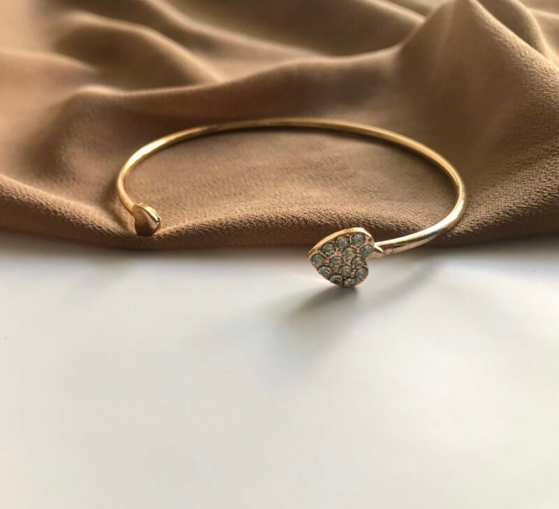 Elora Cuff